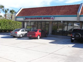 An image of the front of the Neptune Beach tax collector office.